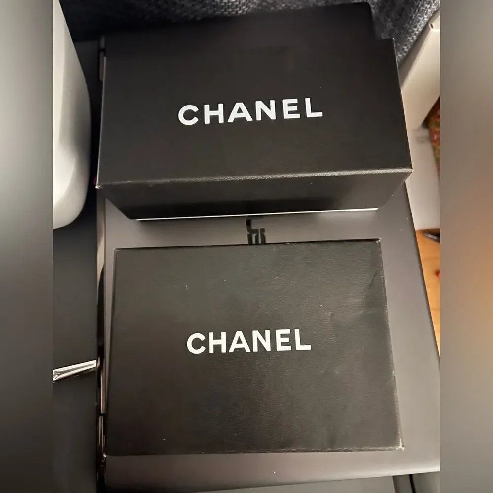 Two Chanel boxes - Picture 2 of 9